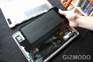 Illustration for article titled MacBook Air Tear Down: Sexy On the Inside Too